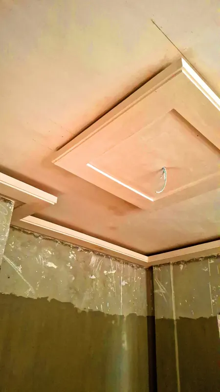 Faux plafond décoratif en plâtre – Finitions intérieures