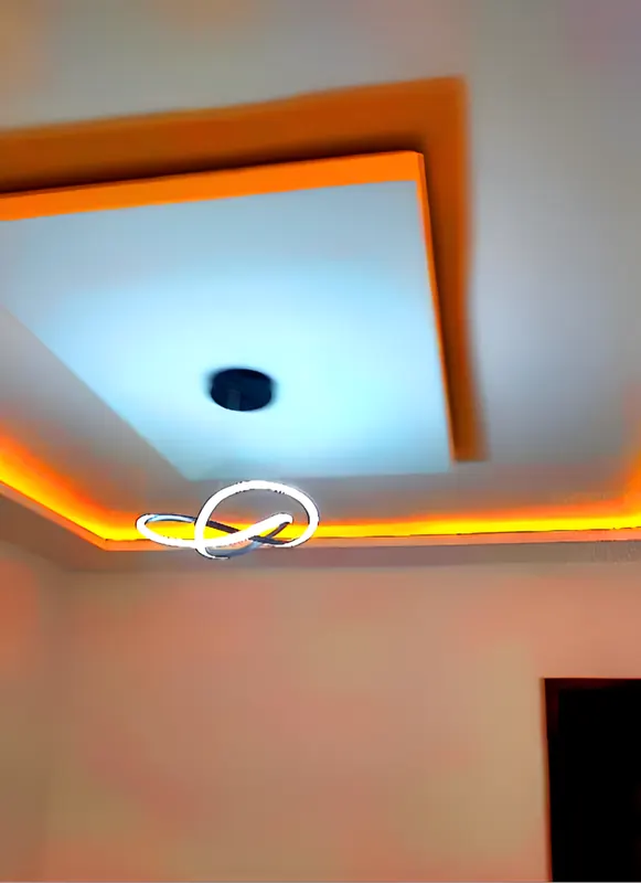 Faux plafond avec éclairage LED – Finitions intérieures
